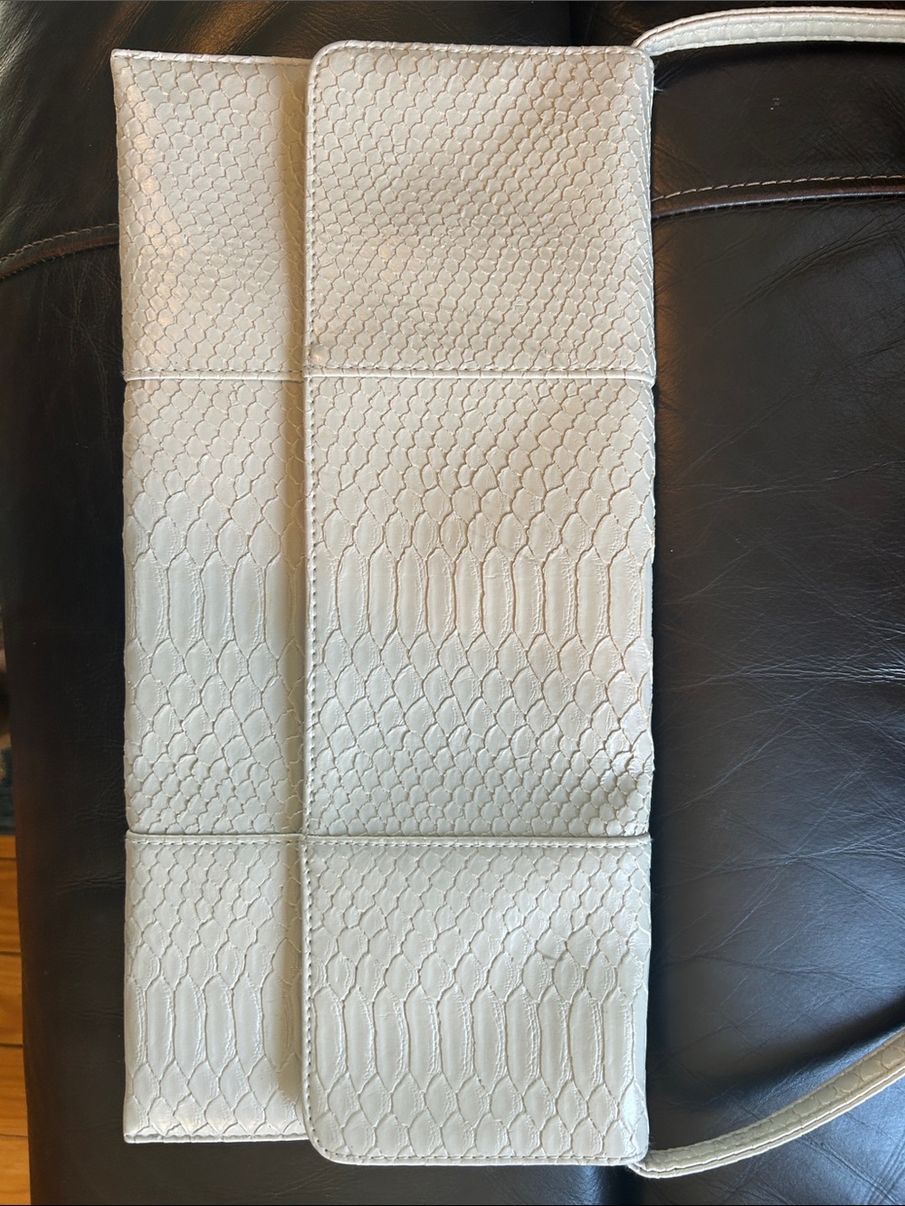 Jessica McClintock White Textured Snakeskin-Style Clutch Crossbody